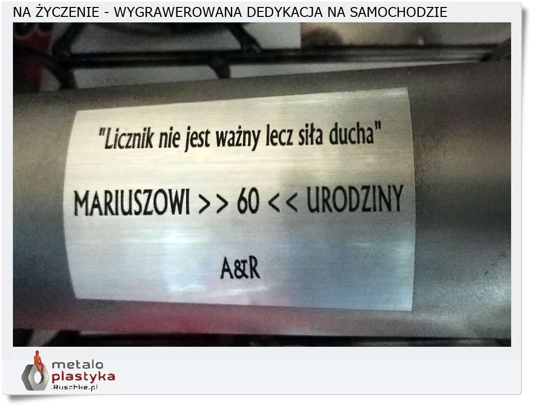 Wygrawerowana dedykacja na samochodzie