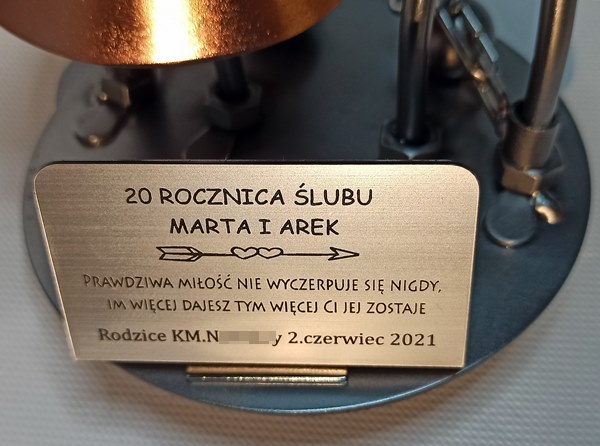 Na pamiątkę ślubu metalowa figurka dla rodziców