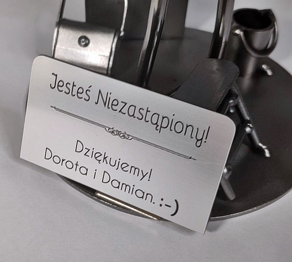 Grawer na twoje 偶yczenie Figurka z metalu i grawerem dla pracownika