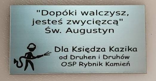 Wygrawerowana tabliczka z personalizowanymi życzeniami dla strażaka