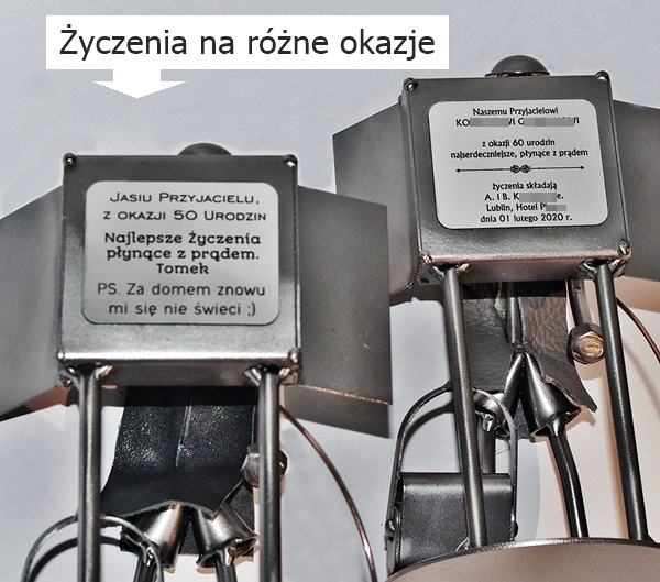 Metalowa figurka z wygrawerowanymi życzeniami